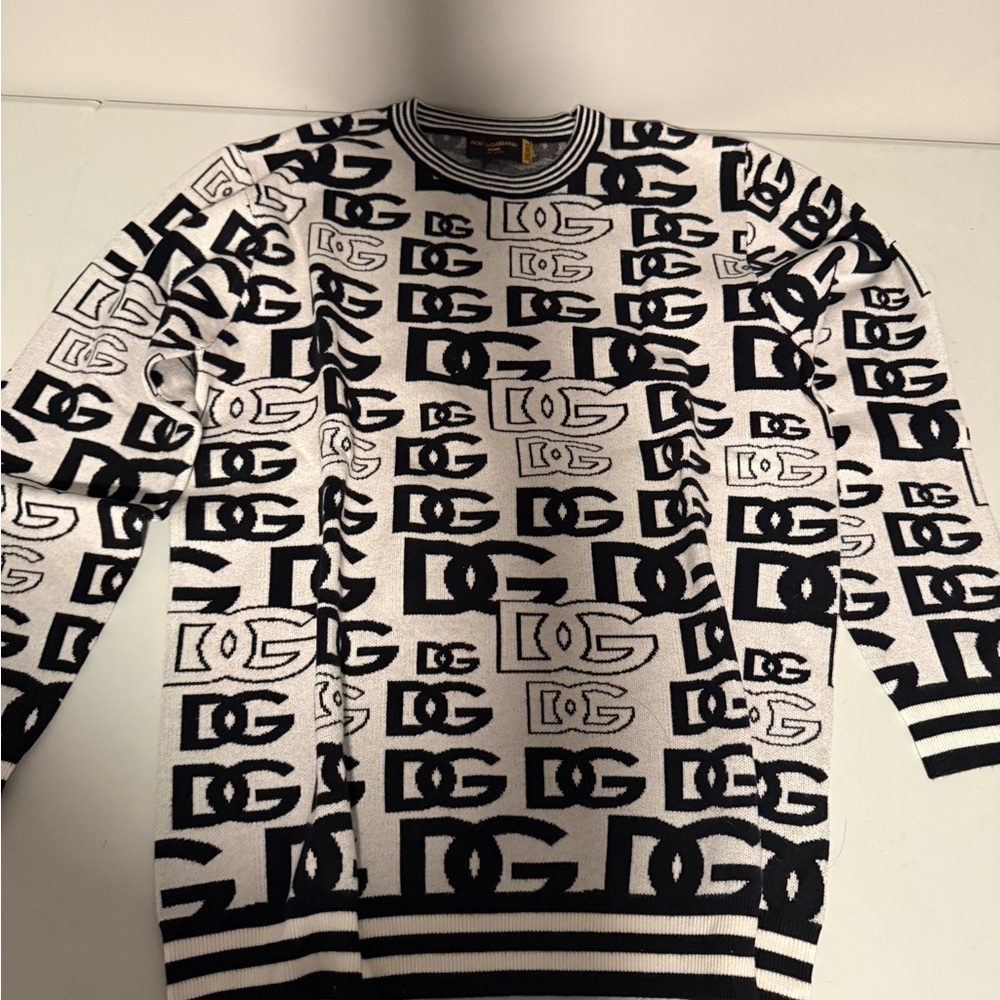 Stylish Black and White Logo Crewneck Sweater